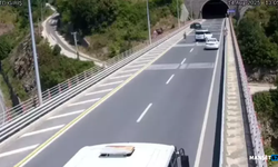 Kozlu'da ilginç kaza... Otomobil bariyere çarptı...