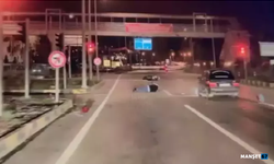 Kırmızı ışıkta duran motosiklete çarptı...