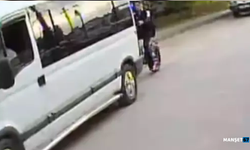 Minibüsün altından kalmaktan son anda kurtuldu...