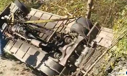 Bir işçi servisi şarampole yuvarlandı, 1 servis yan yattı..