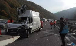 Minibüs, otoyolda TIR ile yolcu otobüsüne çarptı...