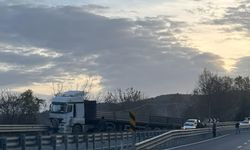 Hakimiyetini kaybetti... Bariyerlere çarparak durabildi...