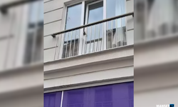 Pencereye sıkışan kedi için kurtarma operasyonu...