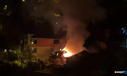 Soba bacasından yangın çıktı... İtfaiye ekipleri...