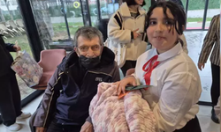 Huzurevi sakinlerine hediye götürdüler...