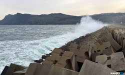 Kuvvetli rüzgar; dalga boyu 3 metreyi buldu...