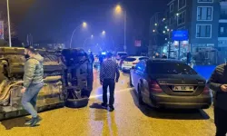 Park halindeki otomobile çarpıp devrildi…