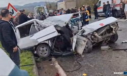 Otomobil paramparça oldu: Ölü ve yaralı var