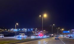 Otobüsten indi… Karşıya geçecekti…