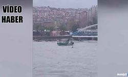 Fırtınada sürüklendi… O anlar kameraya yansıdı…