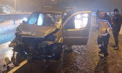 Hakimiyeti kaybetti... Kamyoneti pert etti...