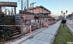 Kar yağışı, istinat duvarını çökertti...