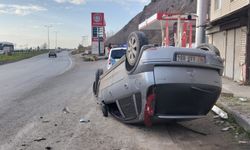 Hakimiyetini kaybedip takla attı... 2 kişi yaralandı...