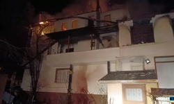 Köy muhtarının evi alevlere teslim oldu...