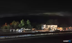 Kamyon ile TIR’ın çarpıştığı kaza nedeniyle ulaşım aksadı...