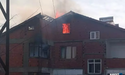 6 katlı binanın çatı katında yangın...