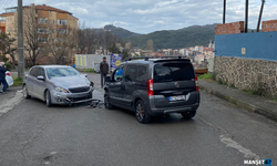 Kafa kafaya çarpıştılar... 2 kişi yaralandı...