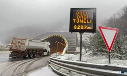 Anadolu Otoyolu geçişinde kar yağışı etkili oldu...