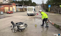 Minibüs ile çarpışan motosikletin sürücüsü öldü...