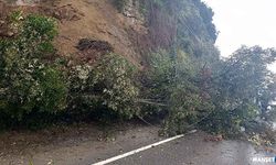 Yağmur heyelana neden oldu… Yolu kapattı…