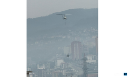 Helikopteri görenler meraklı gözlerle izledi...