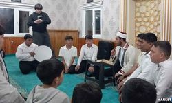 Roman çocuklardan ilahi performansı…