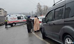 Park yerinden çıkacaktı… Motosiklete çarptı…