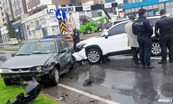 Cip ve otomobil kontrolsüz kavşakta çarpıştılar...