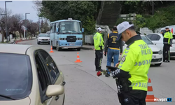 Gazetecilerden, polislere uygulama noktasında kutlama...