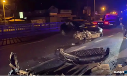 Köprüdeki korkuluklara çarptı; 3 yaralı...