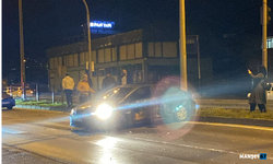 Kamyon ile çarpıştı... Refüjde durabildi...