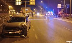 Otomobil ile motosiklet çarpıştı... Yaralı var...