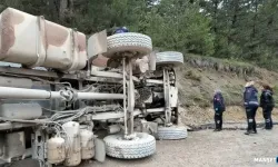 Devrilen kamyonun sürücüsü hayatını kaybetti…