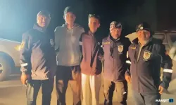 Hayatlarını kurtaran ekiple fotoğraf çektirdiler…