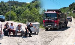 Mahalle halkı yolu çöp tenekeleri ile kapattı…