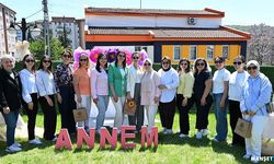 Anneler hem eğlendi hem sanatla buluştu…
