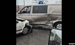 Kamyonet ile otomobil çarpıştı… Yaralılar var…