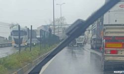 Tır makas attı… Trafik felç oldu…