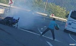 Motosiklet alev aldı… Sürücü ağır yaralandı…
