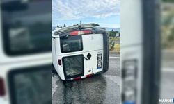 Devrilen araçta sıkışan sürücü yaralandı…