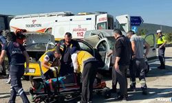 Kamyonetle otomobil çarpıştı…Yaralılar var…
