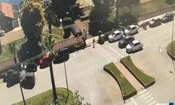 Gözünü yoldan ayırdı… Otomobile çarptı…