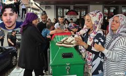 Annecim bunları giydireyim sana çık oradan…