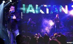 Salon doldu taştı… Haktan unutulmaz gece yaşattı…
