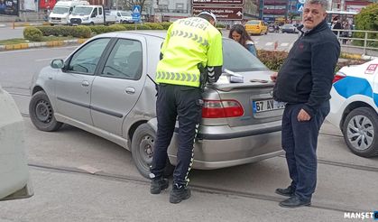 Çevre yolunda korkutan kaza: Tır ile otomobil çarpıştı