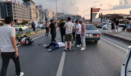 Motosiklet otomobile çarptı: 1 ağır yaralı...