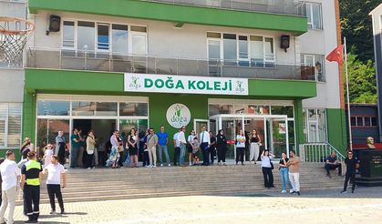 Doğa Koleji önünde hareketli dakikalar... Veliler tepkili!