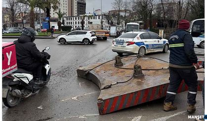 Tonlarca ağırlığında ki malzeme yola savruldu…