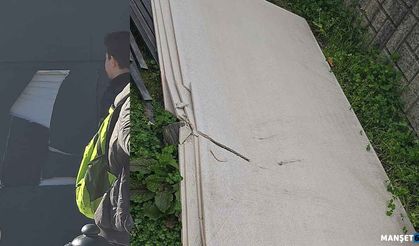 Okula zarar verdiler... Kameraya yakalandılar...