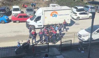 Cezaevi hırsızlık zanlıları adliyeye sevk edildi...